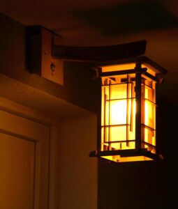 Eingangsbeleuchtung ganz nach Kundenwunsch handgefrertigt in unserer Schricker Tischlerei