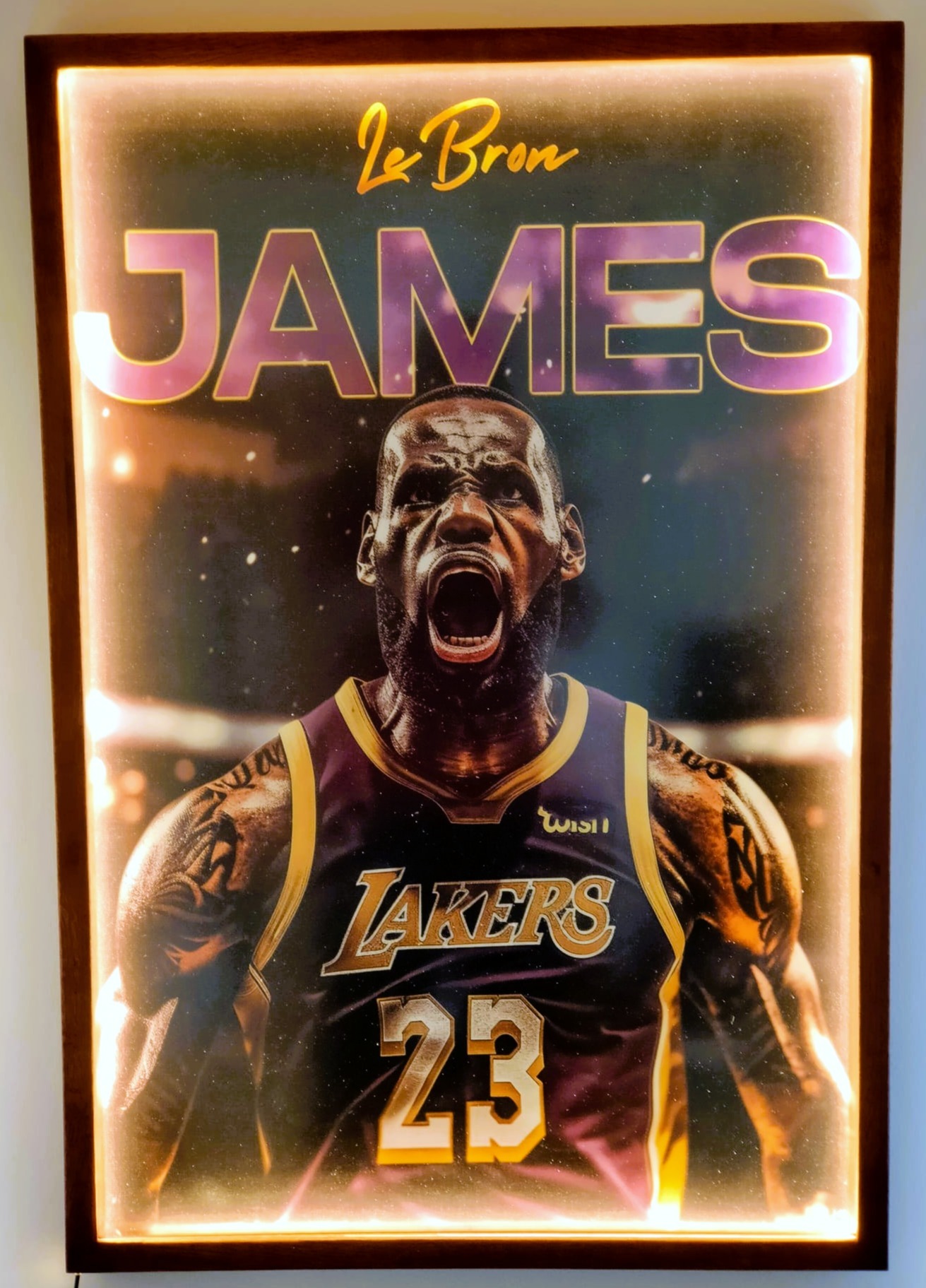 beleuchteter Bilderrahmen aus Eiche, lila geölt, heben sie ihr Lieblingsbild hervor und fragen sie nach einem Beratungsgespräch