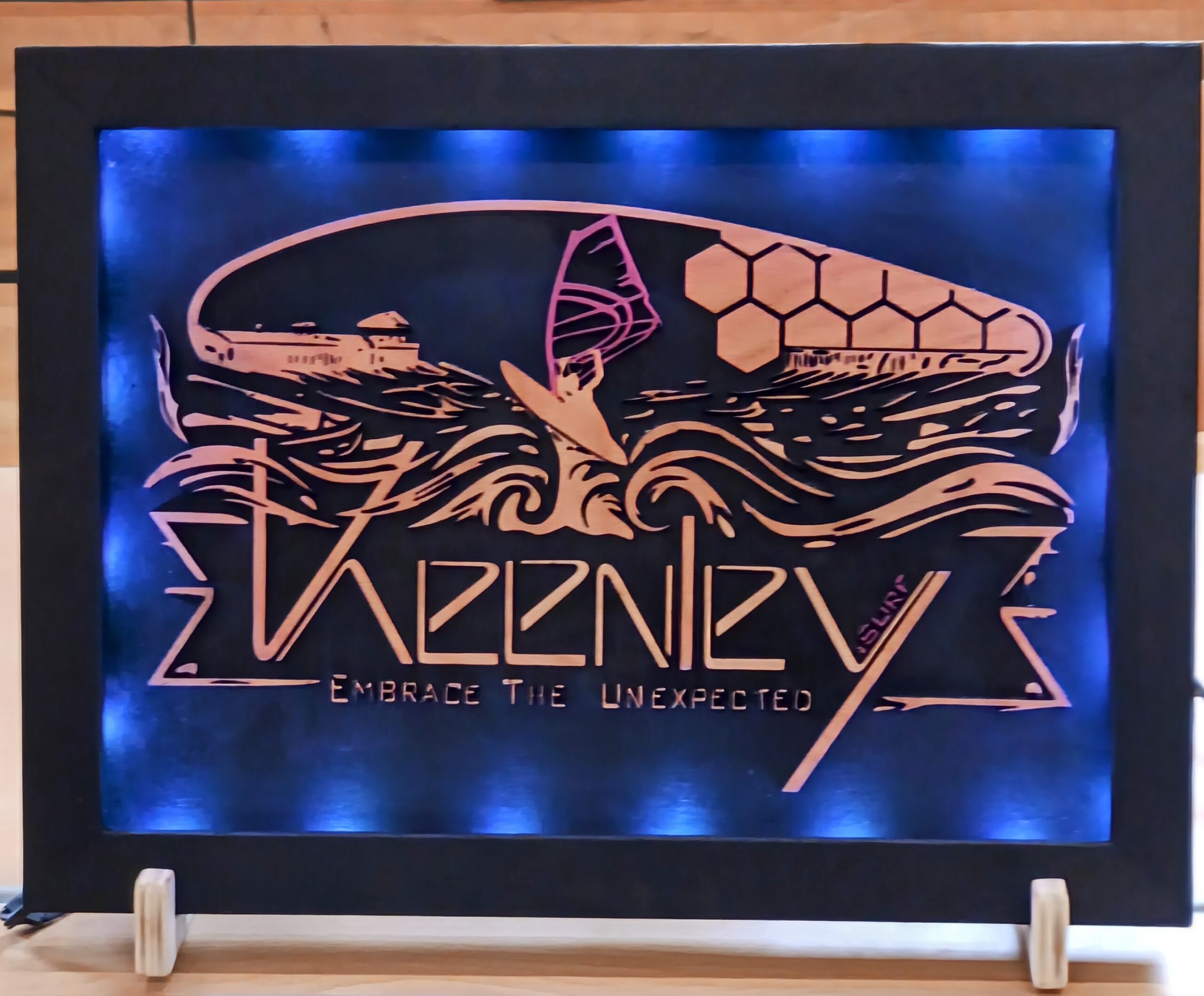 Firmenschild beleuchet, geölt