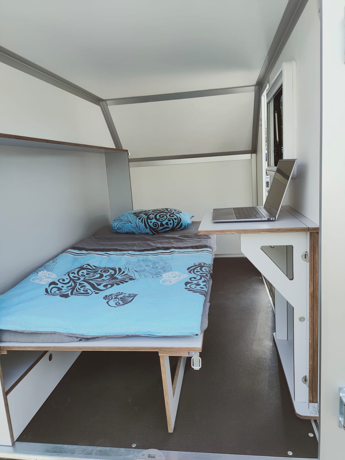 Schlafen, Essen oder am Computer arbeiten? Was auch immer nötig ist