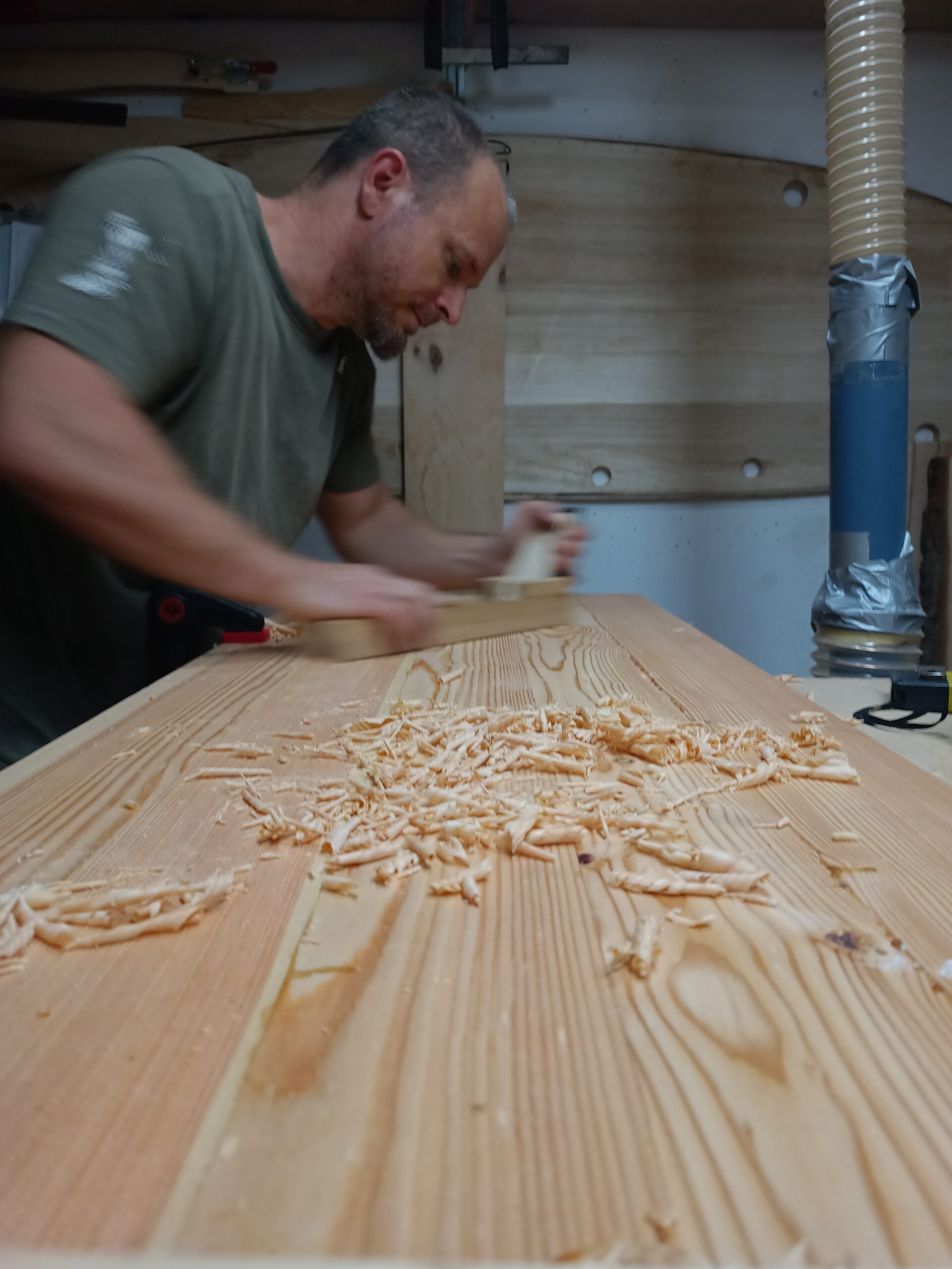 Lärchenbrett hobeln