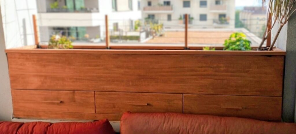 Loggia-Verbau aus Lärche geölt, damit du Ewigkeiten damit eine Freude hast