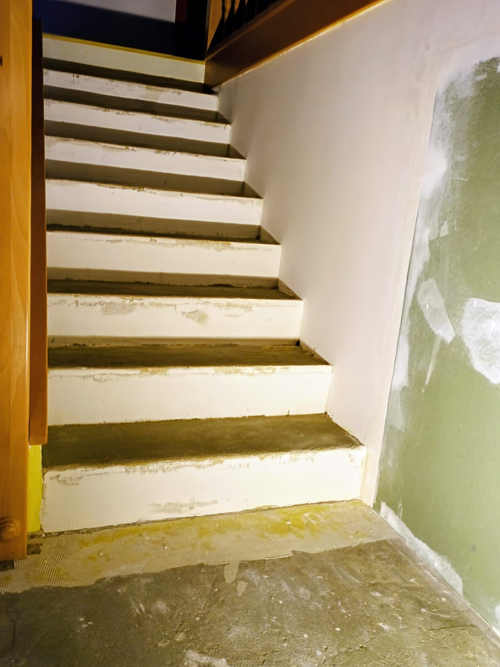 Stiegenhaus roh vom Halbstock aus