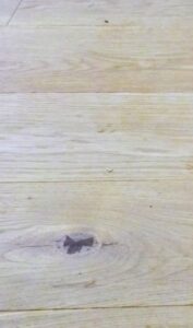 Stumpfer Parkett der seine Ölschicht verloren hat