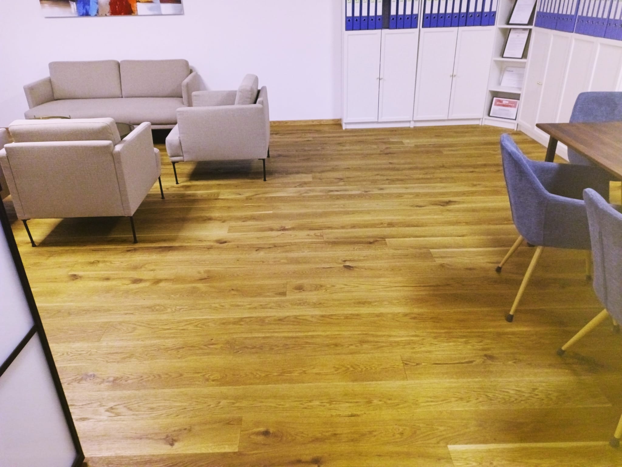 frisch geölter Eicheparkett, erstrahlt wieder im neuen Glanz. Nach 24h Trocknungszeit wieder voll belastbar